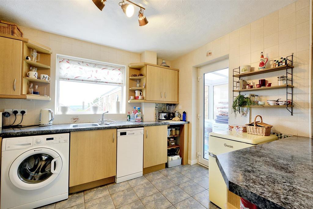 Kitchen 1.jpeg