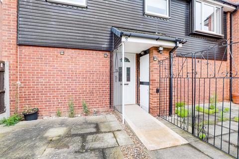 8 Mickledon Close, The Meadows, Nottingham, NG2 1LE