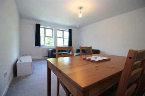 2 bedroom flat to rent, Guildford Court, London Road, Leicester