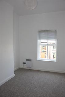 2 bedroom flat to rent, Laburnum Court, Lymm