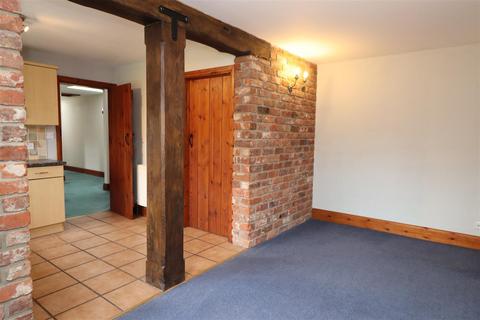 3 bedroom barn conversion to rent, Meltonby