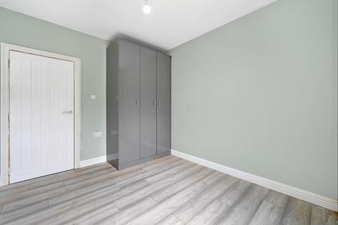 2 bedroom flat to rent, Haydon Park Road, SW19