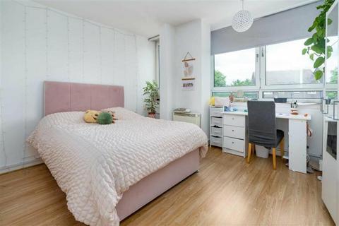 3 bedroom apartment to rent, Rolls Road, London, SE1