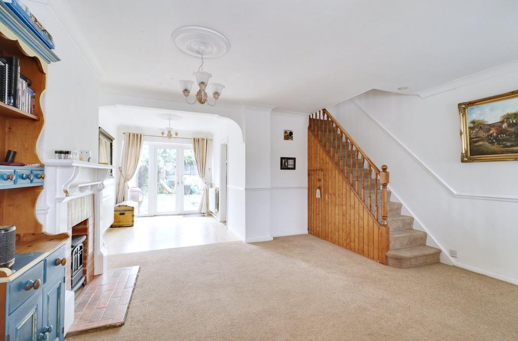 Berwick Road, Rainham RM13 3 bed terraced house for sale £375,000