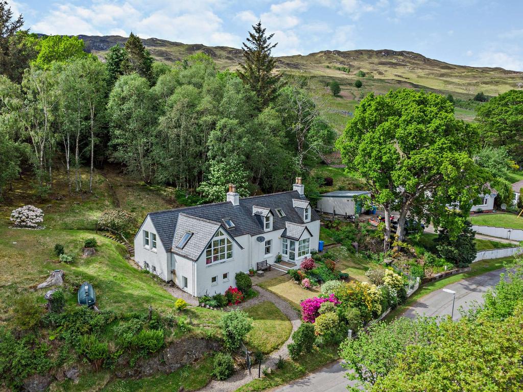 Lochcarron, Strathcarron, RossShire 4 bed detached house for sale £