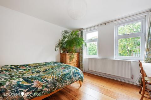 2 bedroom flat for sale, Clevedon Close, London, N16
