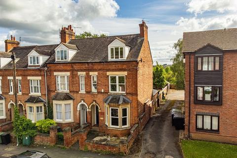 4 bedroom end of terrace house for sale, Castle Street, Wellingborough NN8