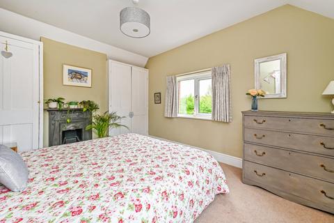 60 Headley Road, Liphook, GU30 7NP