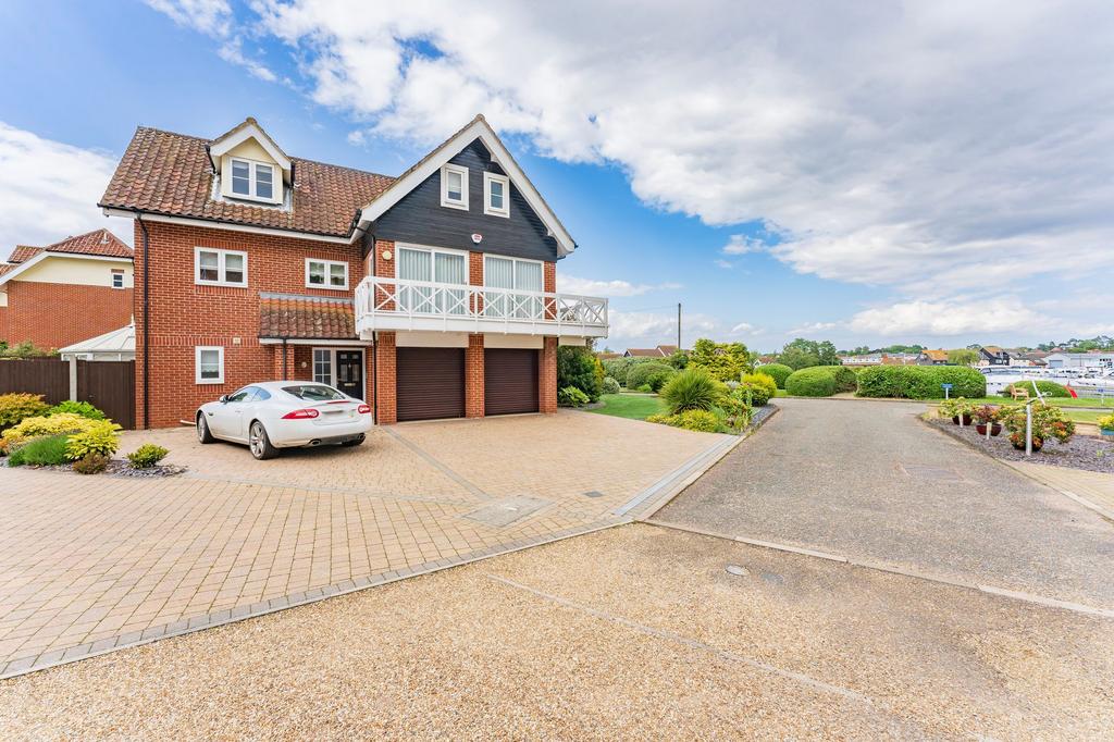 Staitheway Road, Wroxham 4 bed detached house for sale £750,000