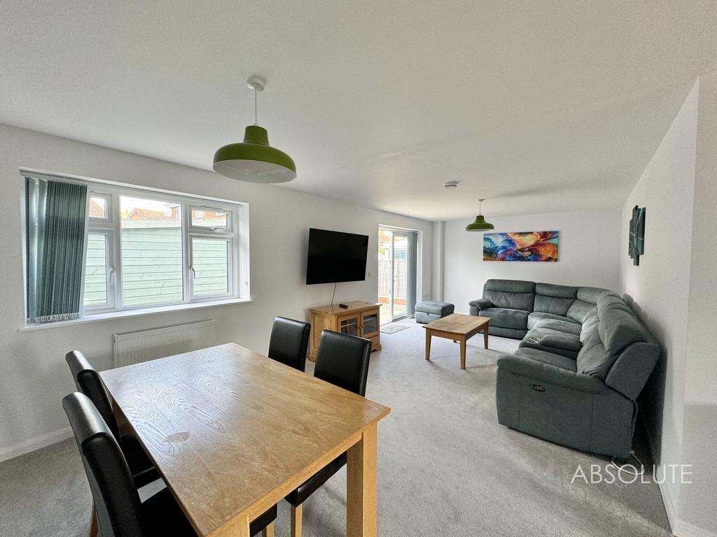 Warren Road, Dawlish Warren, EX7 3 bed detached house to rent £1,425