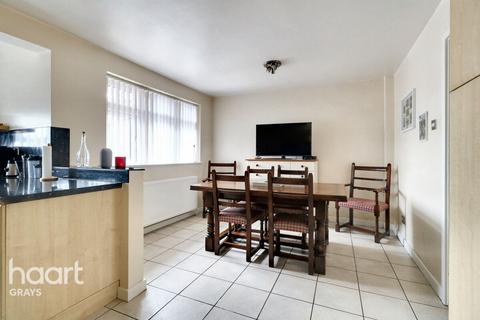 103 Brampton Close, Corringham, Stanford-le-hope, SS17 7NR