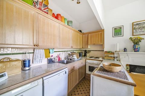 2 bedroom flat to rent, Goldhurst Terrace London NW6
