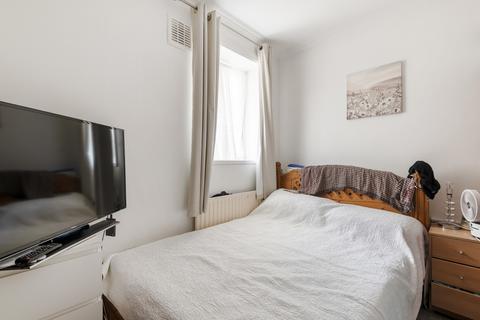 3 bedroom flat to rent, Weir Road Balham SW12