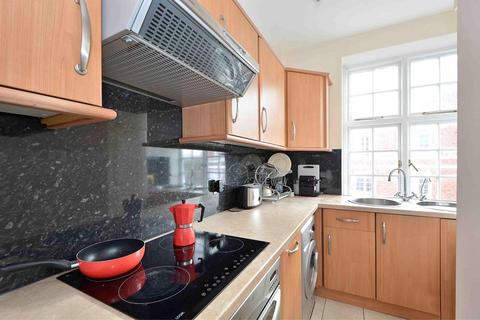 2 bedroom flat to rent, Melina Court, Grove End Road, London, NW8