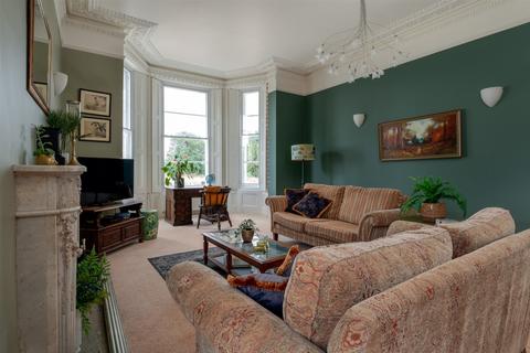 5 bedroom villa to rent, Second Drive, Teignmouth, Devon, TQ14
