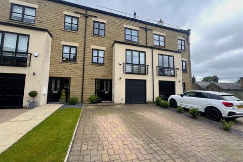5 bedroom townhouse for sale, Sawmill Court, Penistone, S36 6FA