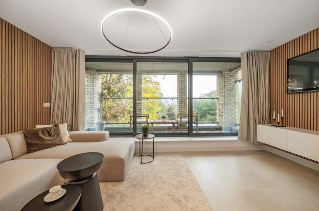 Honor Oak Park, Honor Oak, SE23 3 bed apartment for sale £700,000