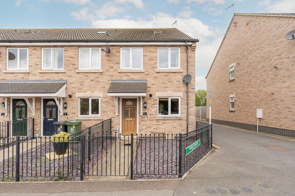 Yarmouth Road, CaisterOnSea 3 bed end of terrace house for sale £260,000