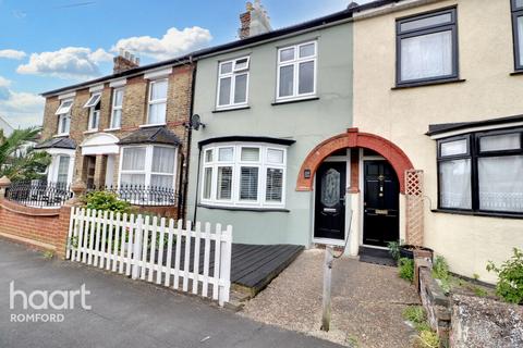 4 bedroom terraced house for sale, Cromer Road, Romford, RM7 9DT