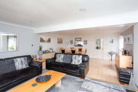 4 bedroom end of terrace house for sale, Howard Close, Watford, Hertfordshire, WD24