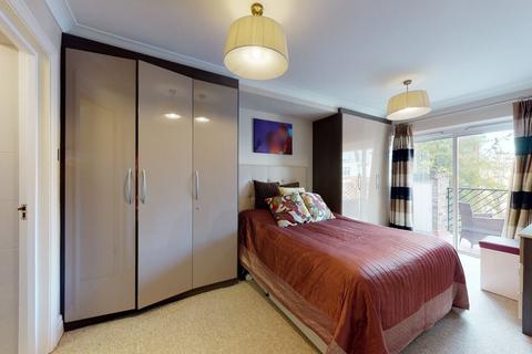 2 bedroom flat to rent, Elgin Avenue