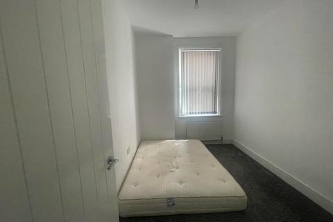 2 bedroom flat to rent, Wingrove Gardens, Newcastle upon Tyne NE4