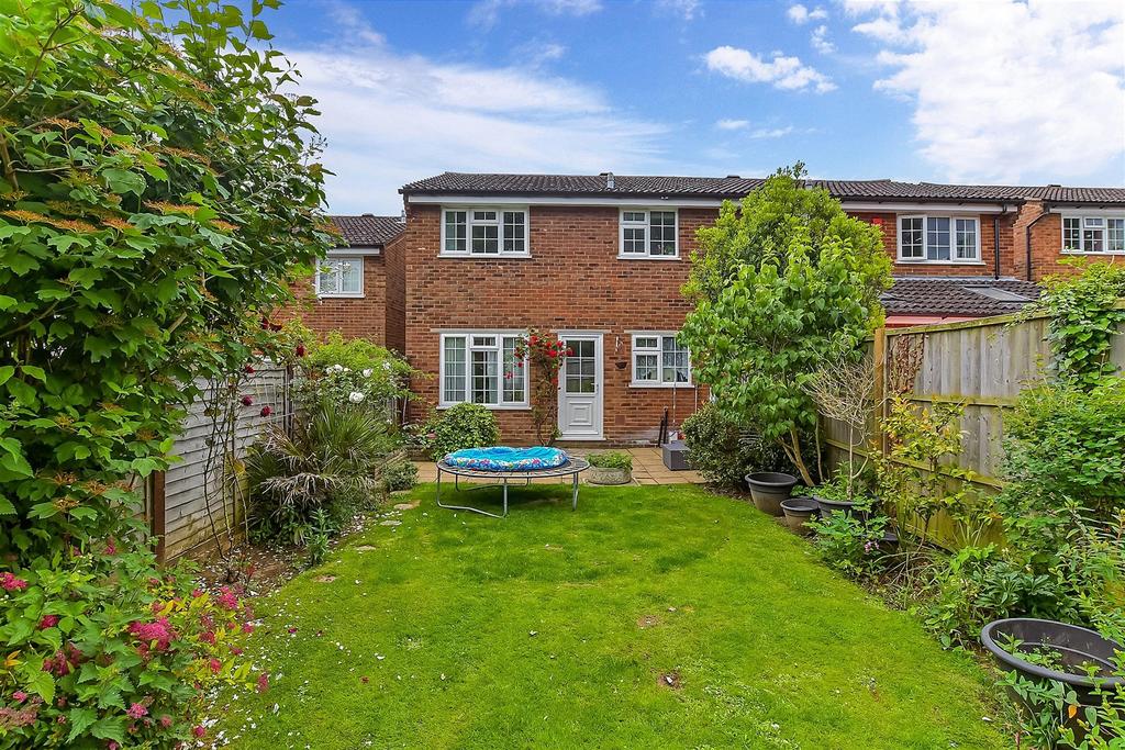 Harvest Ridge, Leybourne, Kent 3 bed semidetached house for sale £