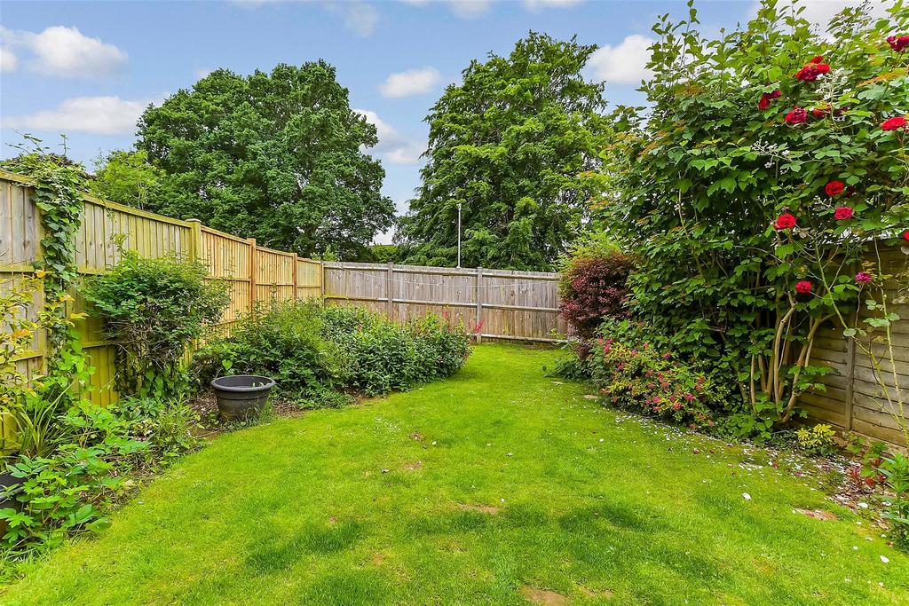Harvest Ridge, Leybourne, Kent 3 bed semidetached house for sale £