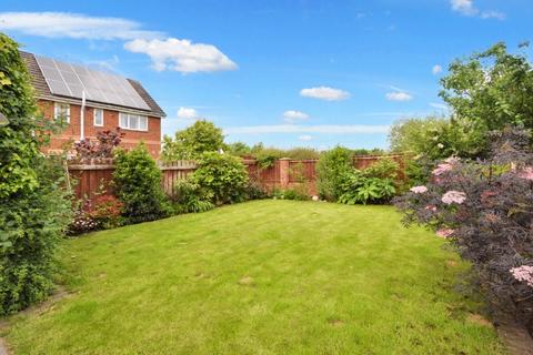 3 bedroom semi-detached house for sale, Briary Close, Wakefield