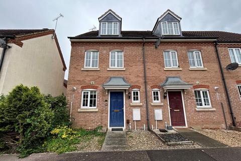 3 bedroom semi-detached house to rent, Thorn Road, Hampton Hargate, Peterborough, Cambridgeshire. PE7 8EB