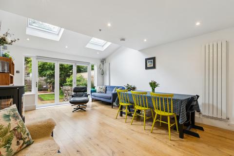 4 bedroom end of terrace house for sale, Langroyd Road, SW17