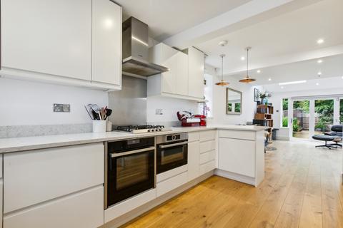 4 bedroom end of terrace house for sale, Langroyd Road, SW17