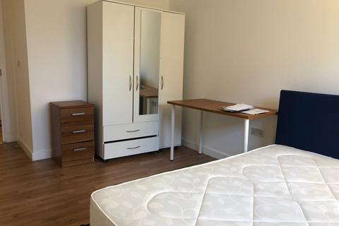 4 bedroom flat share to rent, 35 Sherwood Gardens, London, E14