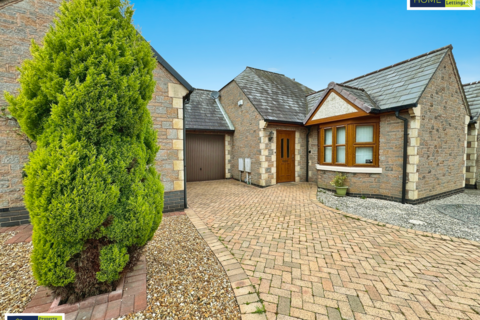9 Arbury Garth, Nuneaton, CV10 8LA