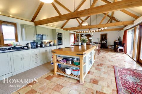 The Courtyard Cargate Common, Tibenham, Norwich, NR16 1QH
