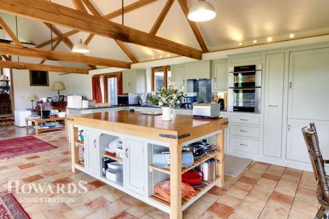 3 bedroom barn conversion for sale, Cargate Common, Tibenham