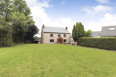 4 bedroom detached house to rent, Holsworthy, Cornwall