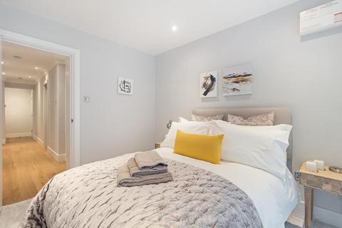 2 bedroom flat to rent, Sloane Gate House, D'Oyley Street, London, SW1X