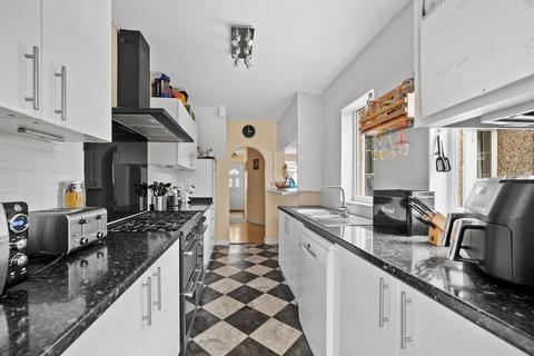 4 bedroom terraced house for sale, Stainash Crescent, Staines-upon-Thames, TW18