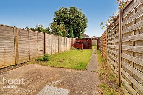 3 bedroom terraced house for sale, Linden Road, Ashford