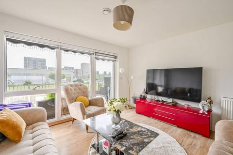 3 bedroom flat for sale, Bawley Court, Gallions Reach, London, E16