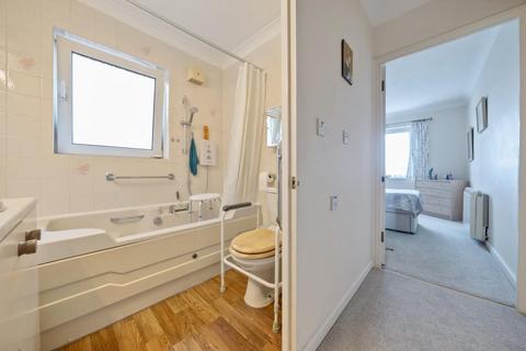 1 bedroom retirement property for sale, Surbiton,  Kingston-upon-Thames,  KT6