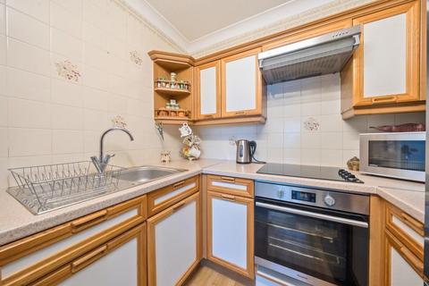 1 bedroom retirement property for sale, Surbiton,  Kingston-upon-Thames,  KT6