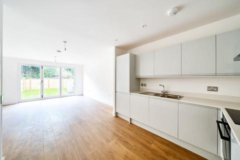 3 bedroom end of terrace house for sale, Byfleet Road, New Haw, KT15