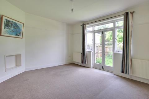 6 Mead Way, Croydon, CR0 8BQ
