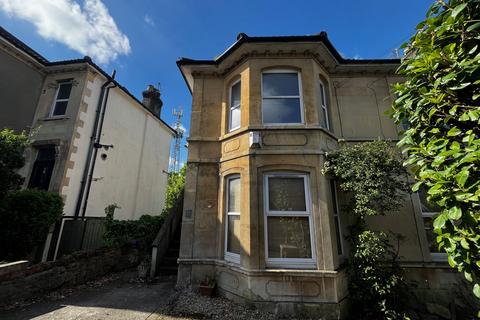 2 bedroom flat to rent, Cromwell Road, St. Andrews BS6