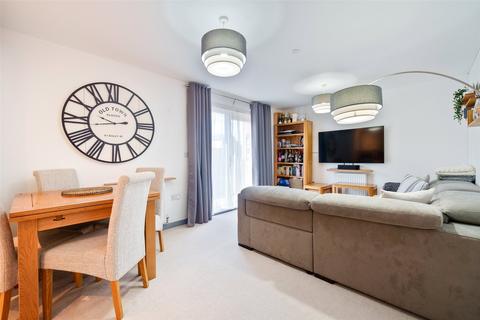 2 bedroom apartment for sale, Newlands Place, Berkshire RG12