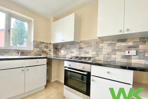 3 bedroom semi-detached house to rent, Gladstone Street, West Bromwich, B71