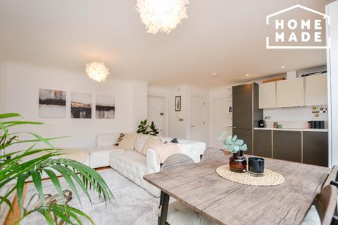 2 bedroom flat to rent, Aston Mews North Kensington W10
