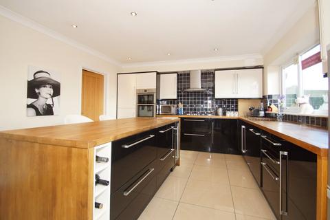 4 bedroom end of terrace house for sale, Sherwood Park Avenue, Sidcup, DA15